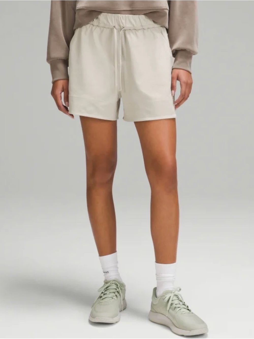 Lululemon Cinchable Waist High-Rise Woven Shorts - Picture 4 of 5